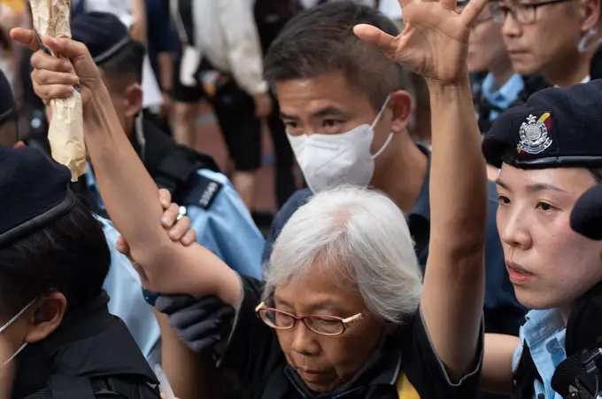 La vigilia de Tiananmen en Hong Kong se transforma en una feria donde ondean las banderas chinas
