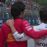 La emoción de Alonso y Sainz al escuchar el himno español en Barcelona