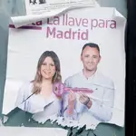 Alejandra Jacinto y Roberto Sotomayor sostienen la llave con la "cierran" la puerta a su partido en Madrid