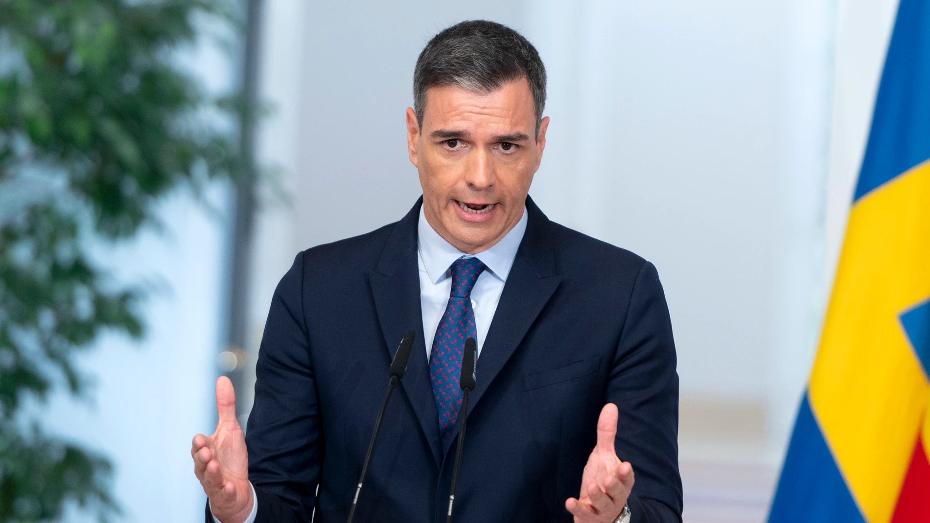 El presidente del Gobierno, Pedro Sánchez, ofrece una rueda de prensa tras reunirse con el primer ministro del Reino de Suecia, en el Palacio de la Moncloa, a 5 de junio de 2023, en Madrid (España). Sánchez se ha reunido hoy con el primer ministro de Suecia, país que este mes concluye la Presidencia semestral del Consejo Europeo a la espera del relevo español, según ha anunciado Presidencia del Gobierno. Durante el encuentro, han abordado las circunstancias del testigo que el mandatario sueco...