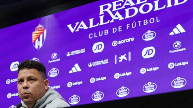 El presidente del Real Valladolid, Ronaldo Nazário, comparece este lunes en rueda de prensa tras cerrar ayer el equipo la temporada con un descenso a segunda categoría