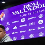 El presidente del Real Valladolid, Ronaldo Nazário, comparece este lunes en rueda de prensa tras cerrar ayer el equipo la temporada con un descenso a segunda categoría