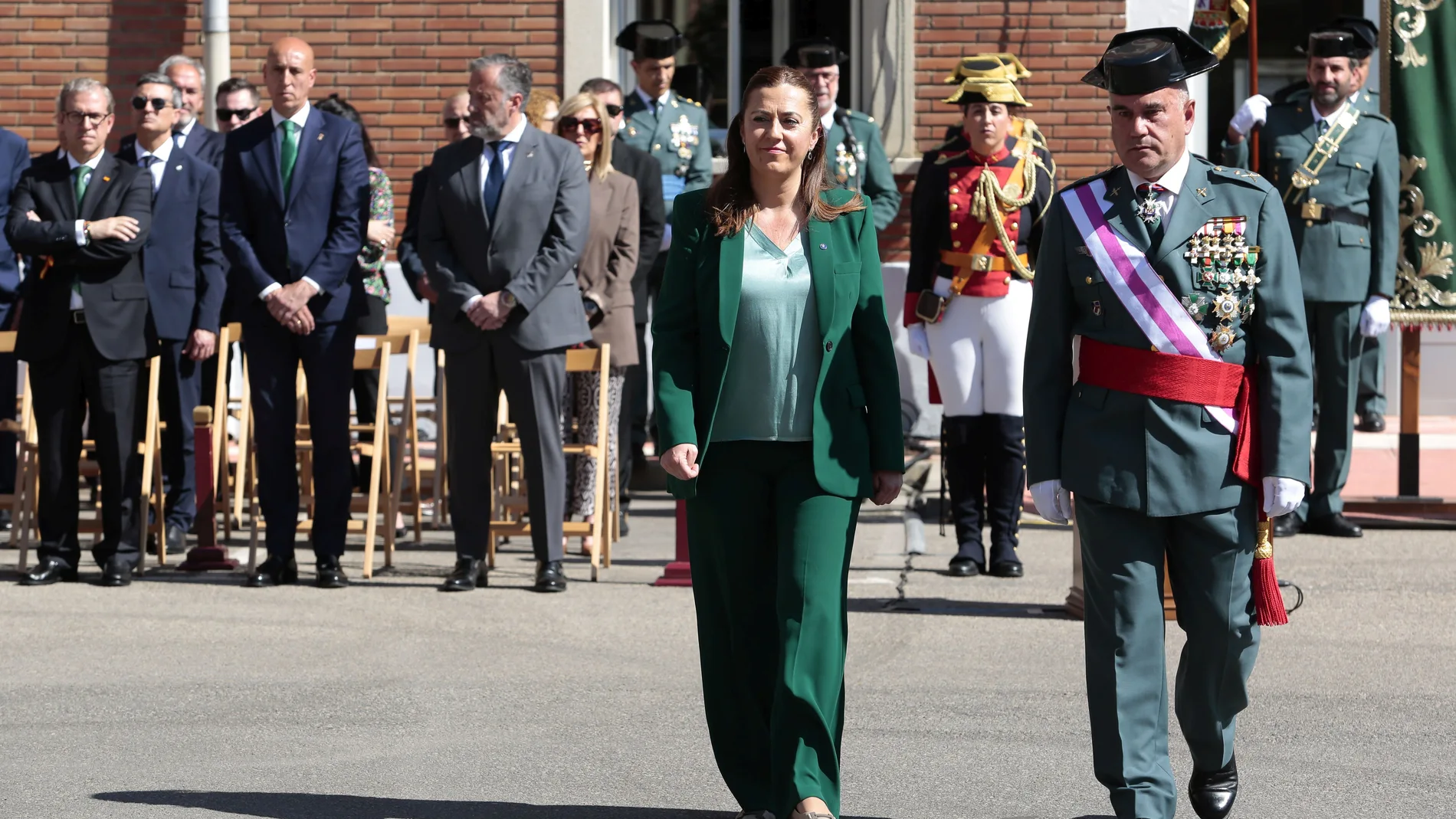 Barcones y Luis del Castillo durante el acto central en León con motivo de los 179 años de la Guardia Civil