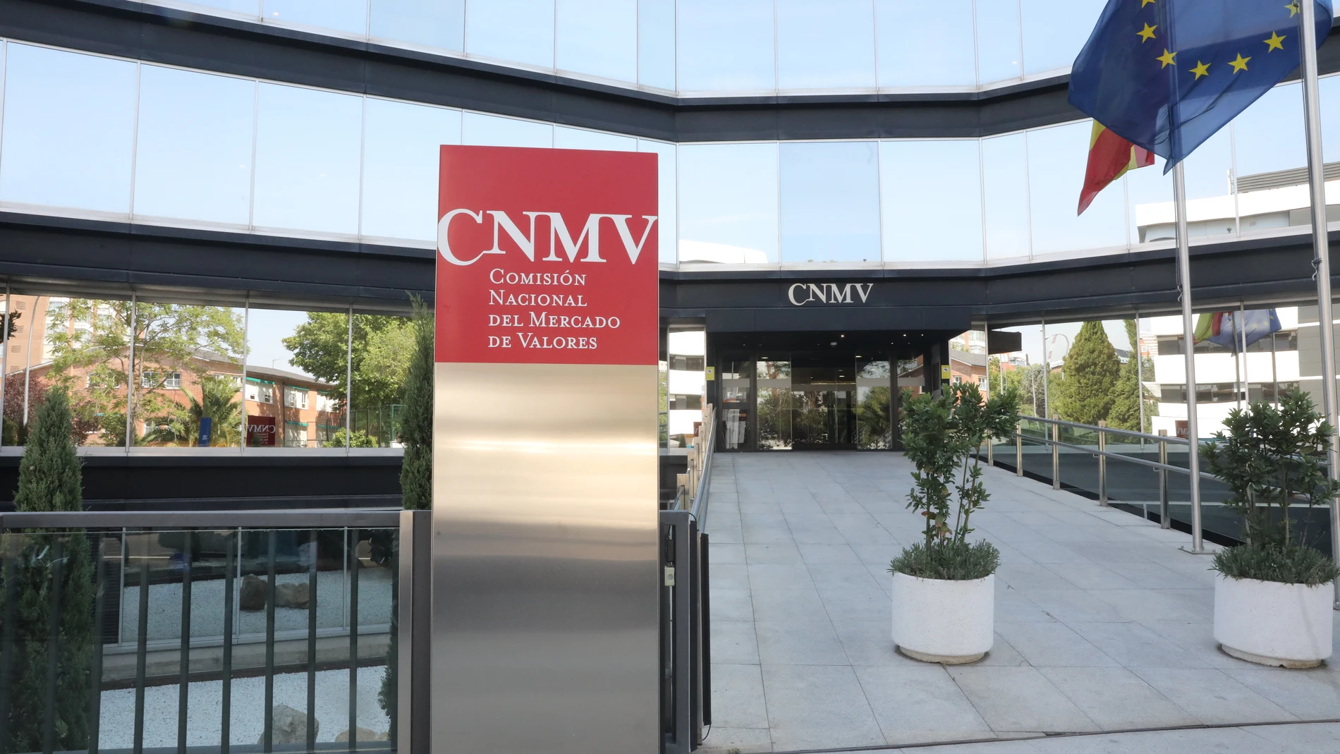 Economía/Finanzas.- La CNMV advierte de ocho entidades no autorizadas para prestar servicios de inversión