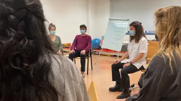 Mujeres embarazadas en un taller grupal de mindfulness