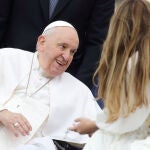 VÍDEO: El Papa está "bien" y en estado "consciente" tras la operación de una hernia en el estómago