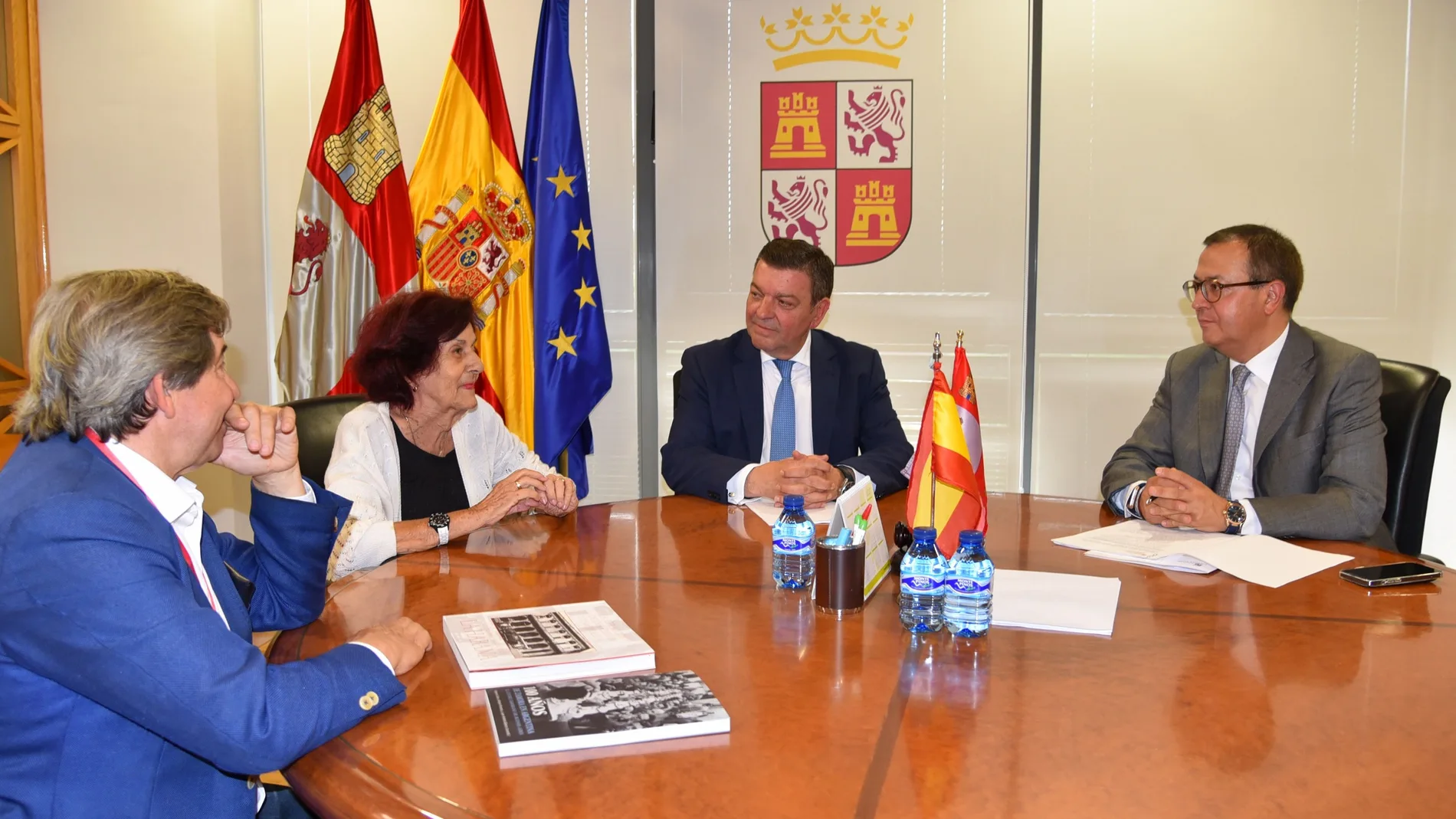 El consejero de la Presidencia, Luis Miguel González Gago, se reúne con María Antonia Rabanillo, presidenta del Consejo de Residentes Españoles de Cuba
