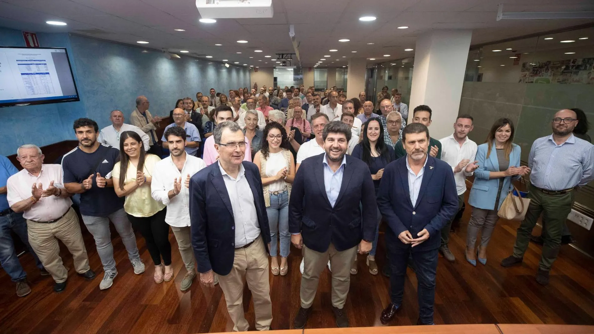 López Miras y Ballesta ponen de manifiesto en una reunión con los alcaldes y portavoces de los 67 barrios y pedanías “la victoria contundente” del PP en el municipio