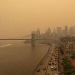 07 June 2023, US, New York: Haze hangs over New York City skylines. Smoke from numerous severe wildfires in Canada has enveloped parts of the US East Coast and caused the worst air quality in decades in New York, a city of millions. 