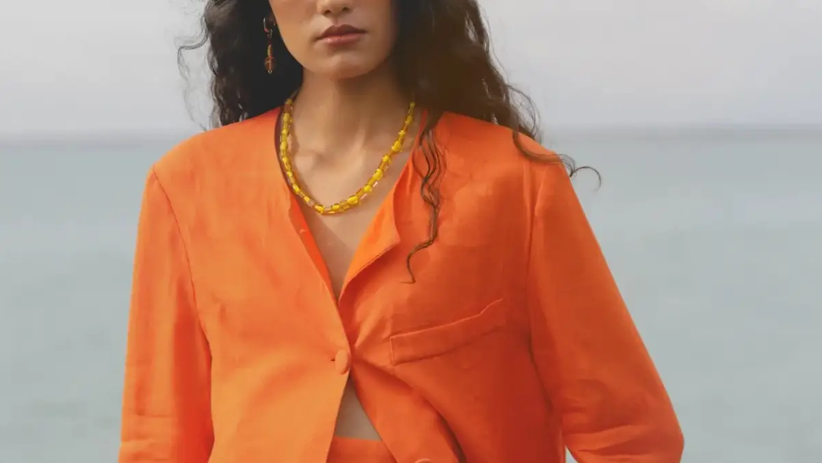 Blazer naranja.