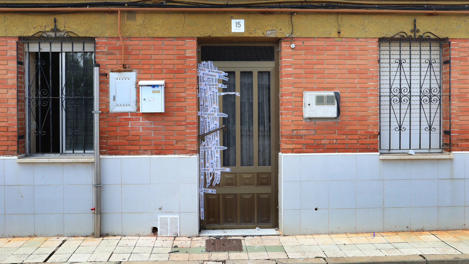 Fachada de la vivienda de Palencia donde han aparecido los cuerpos de las dos gemelas