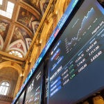Economía/Bolsa.- El Ibex conquista los 9.400 en la media sesión liderado por los bancos