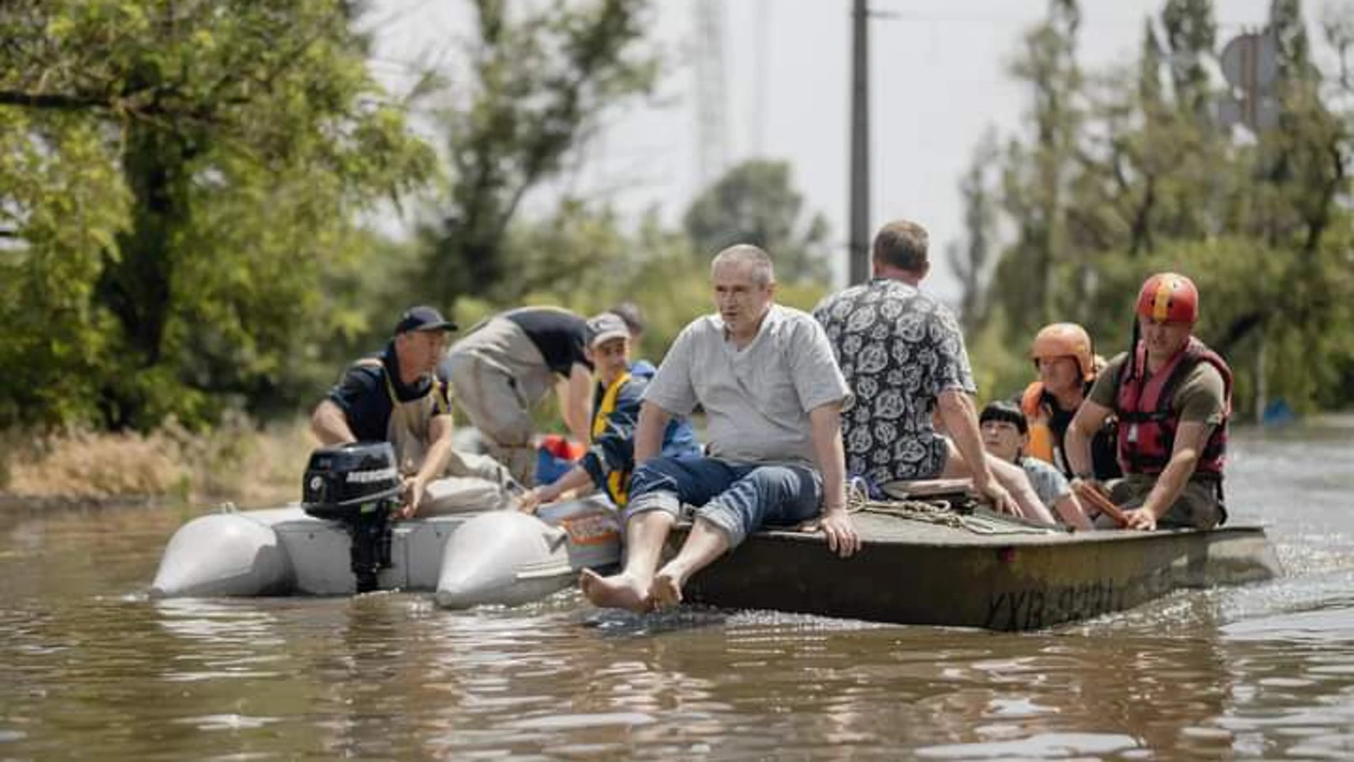 June 7, 2023, Kherson, Kherson Oblast, Ukraine: VIDEO AVAILABLE: CONTACT INFO@COVERMG.COM TO RECEIVE**..These images and this video footage shows rescue efforts in Ukraine's flood-hit Kherson region on Wednesday (07June2023). Members of Ukraine's police force, military, and emergency services have been leading efforts to evacuate people - and in some cases, their beloved pets...Residents of areas of Kherson near to the Dnipro river have been forced to leave their homes as they have become inu...
