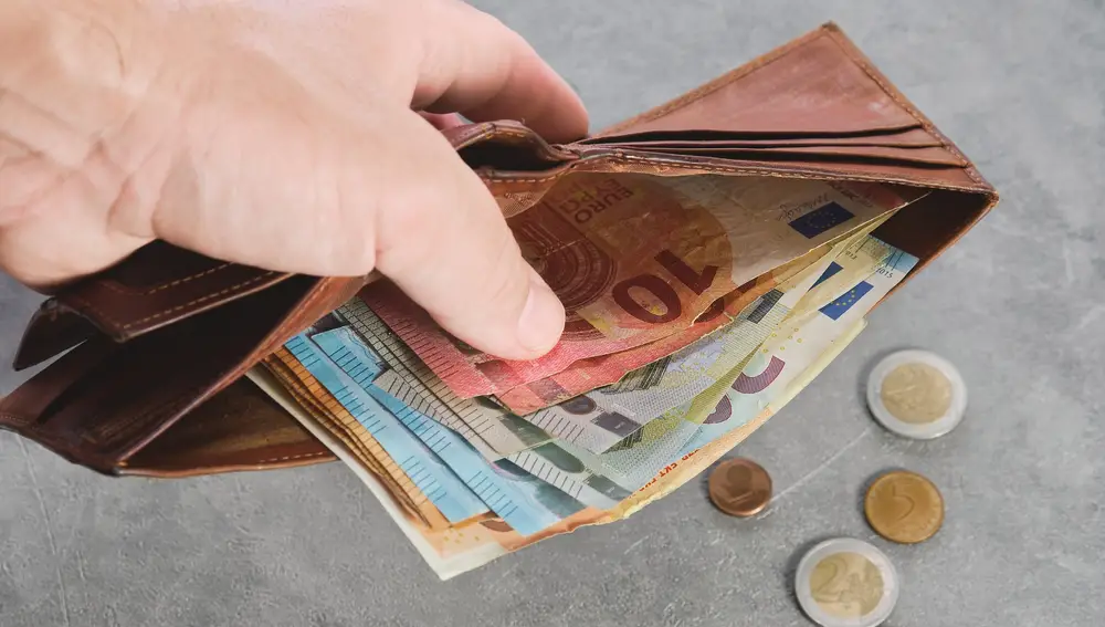 Economía.- El 64% de los españoles sigue usando el efectivo para sus operaciones habituales, según Nickel