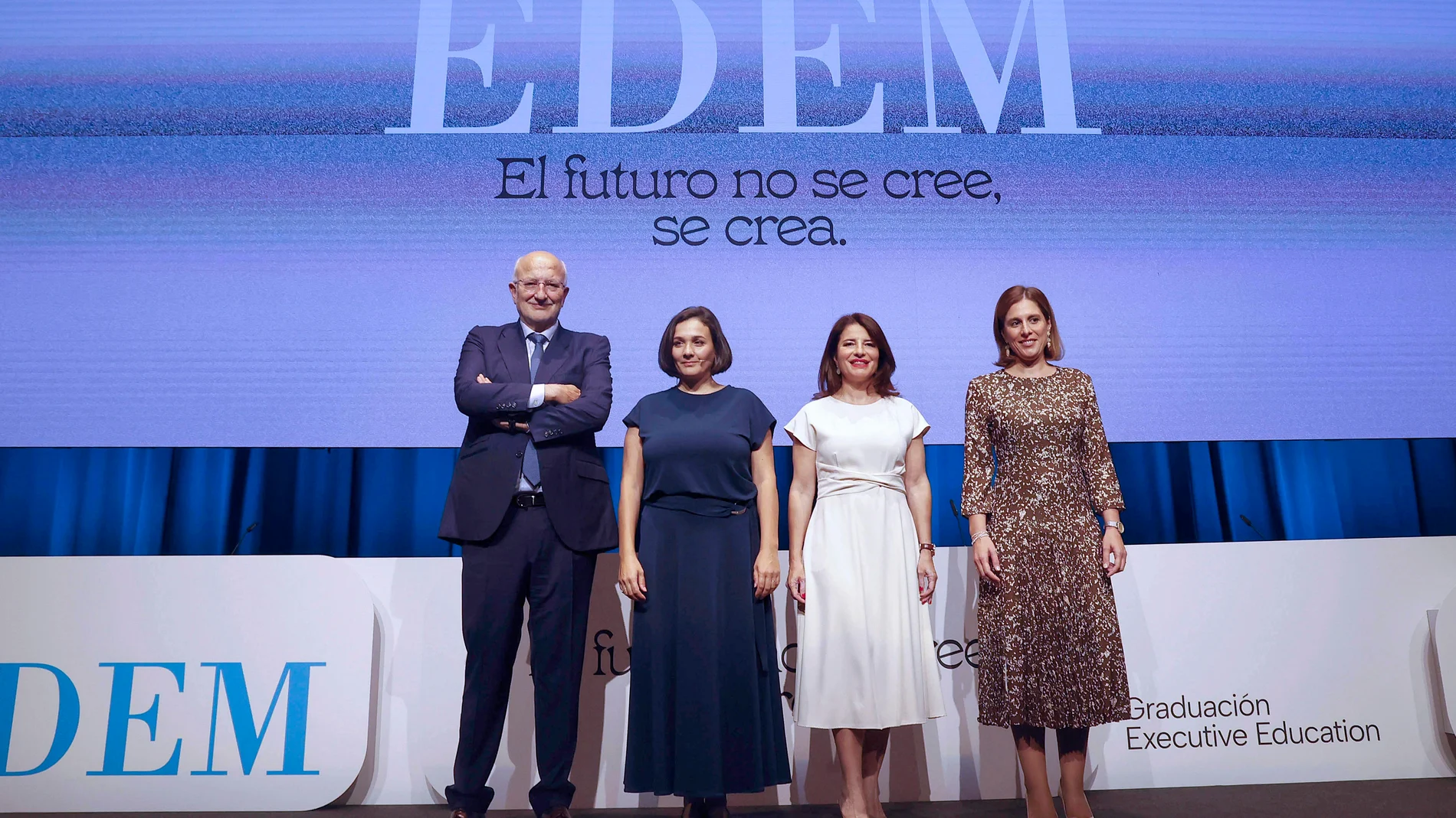 De izquierda a derecha: Juan Roig, presidente de honor de EDEM; Adriana Domínguez, presidenta ejecutiva de Adolfo Domínguez; Hortensia Roig, presidenta de EDEM; y Elena Fernández, directora general de EDEM