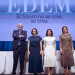 De izquierda a derecha: Juan Roig, presidente de honor de EDEM; Adriana Domínguez, presidenta ejecutiva de Adolfo Domínguez; Hortensia Roig, presidenta de EDEM; y Elena Fernández, directora general de EDEM