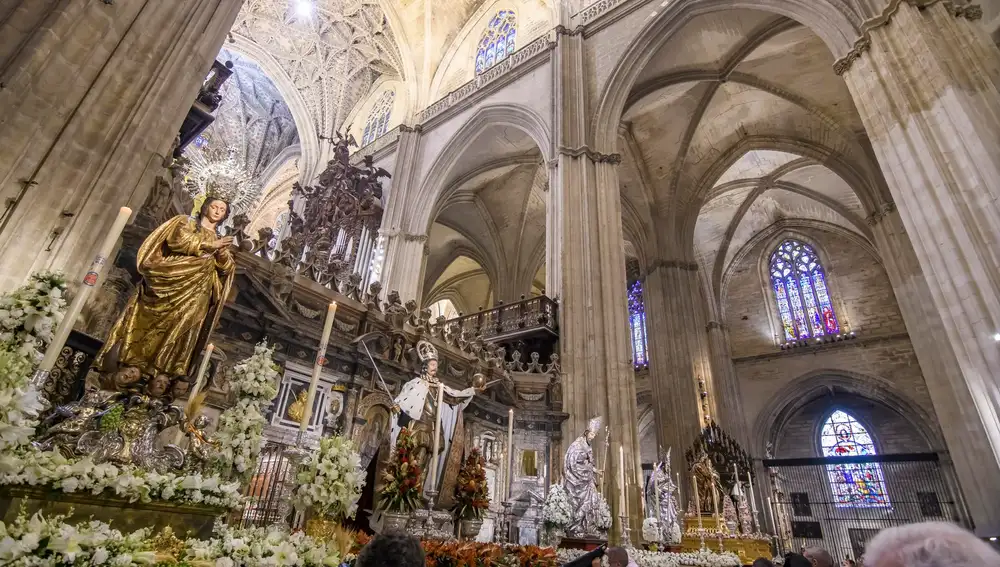 Los diferentes pasos del Corpus Christi están expuestos en el interior de la Catedral de Sevilla donde pueden ser visitados 