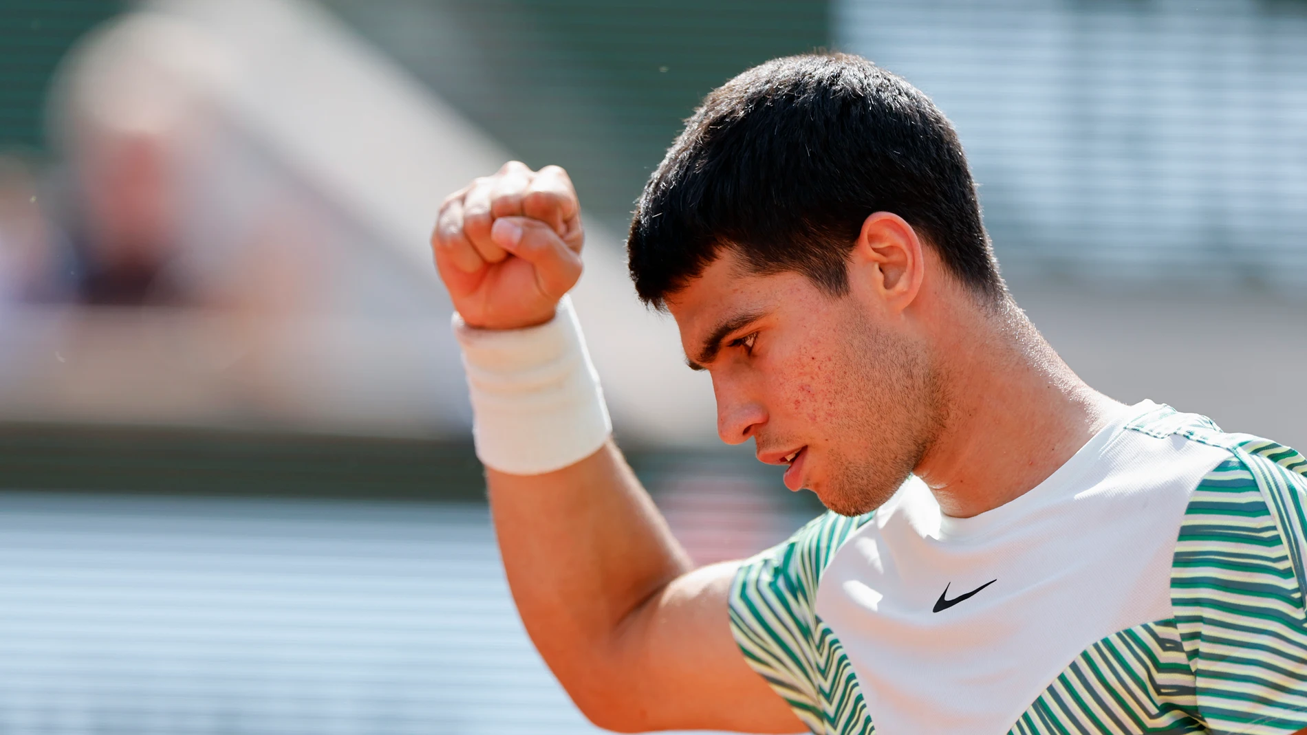 Spain's Carlos Alcaraz reacts during his semifinal match of the French Open tennis tournament against Serbia's Novak Djokovic at the Roland Garros stadium in Paris, Friday, June 9, 2023. (AP Photo/Jean-Francois Badias)