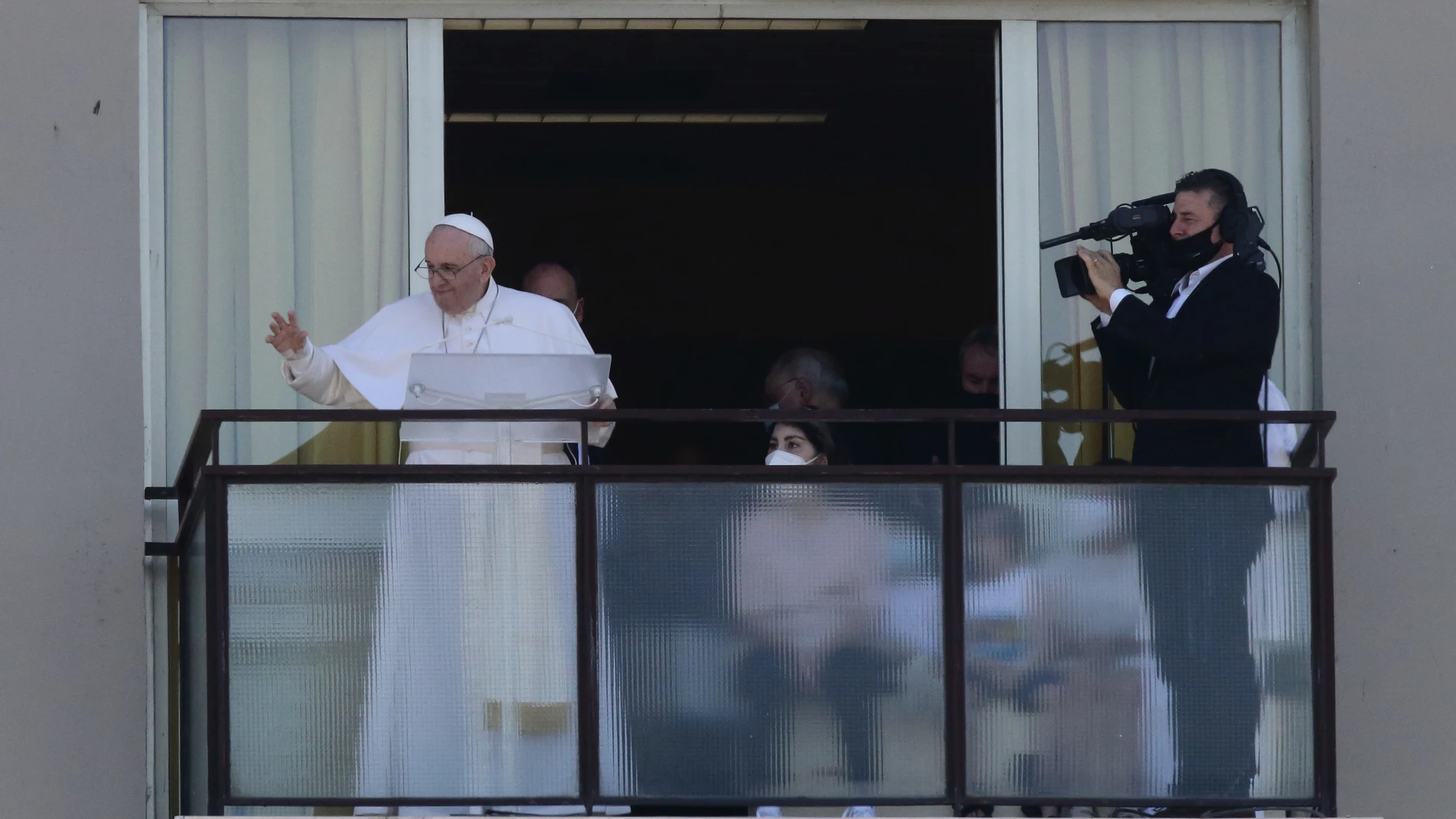 La recuperación del Papa avanza sin complicaciones y ya se dedica al trabajo