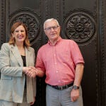 La candidata del PP a la Alcaldía de València, María José Catalá (PP), se reúne con el alcalde en funciones, Joan Ribó (Compromís)