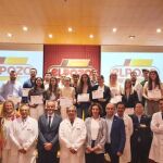 Los alumnos de la quinta promoción del programa UMU Business Talent 2023 posan con los diplomas en las instalaciones de ElPozo Alimentación 