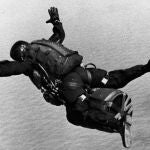 Las SADM que EE.UU. creó en los años 60: saltar en paracaídas con una bomba atómica entre las piernas.