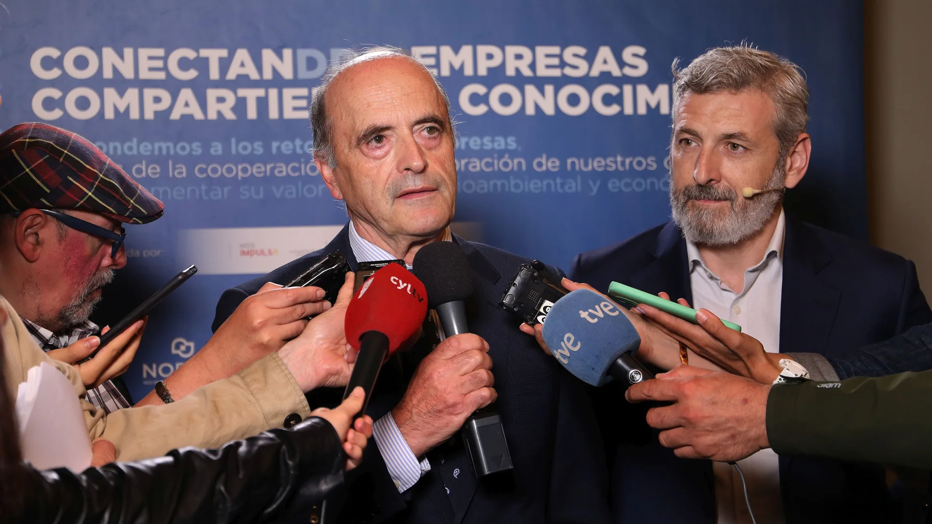 El presidente de NODDO, José María Vela(I); y el director de NODDO, Eduardo Andrés(D) , en la presentación a la Red de Centros Tecnológicos de Castilla y León