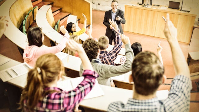 Las notas de corte sirve como orientación a los estudiantes que desean estudiar un grado universitario