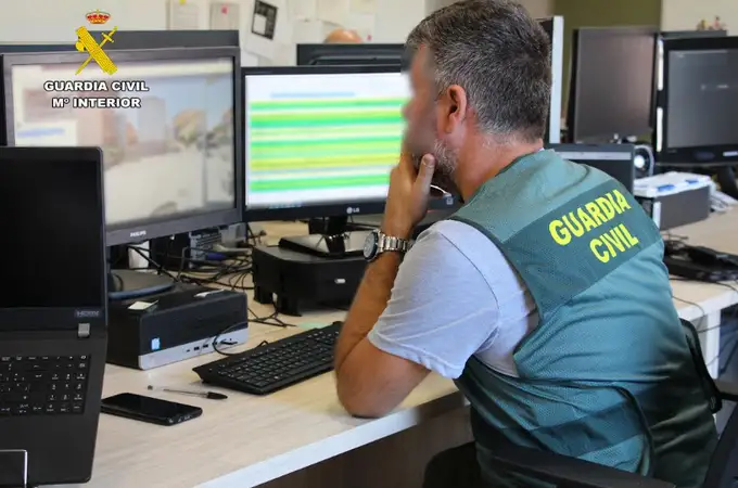 La Guardia Civil de Santander detiene en Cataluña a nueve individuos que estafaban mediante el envío de sms bancarios