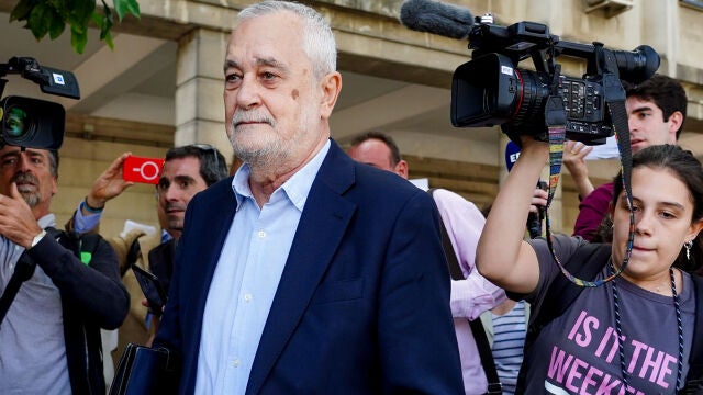 La Audiencia insta al IML a emitir ya el informe sobre Griñán al "no proceder" más documentación