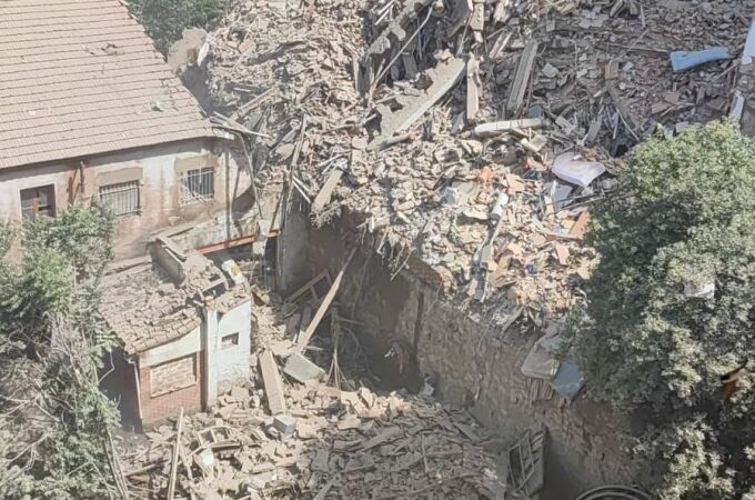 Un edificio de cinco plantas se derrumba por completo en el centro de Teruel
