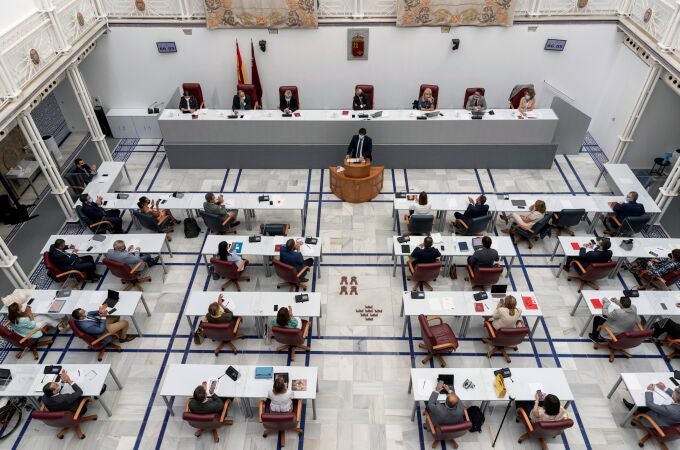 Imagen de una sesión plenaria en el Patio de los Ayuntamientos, en la Asamblea Regional de Murcia 