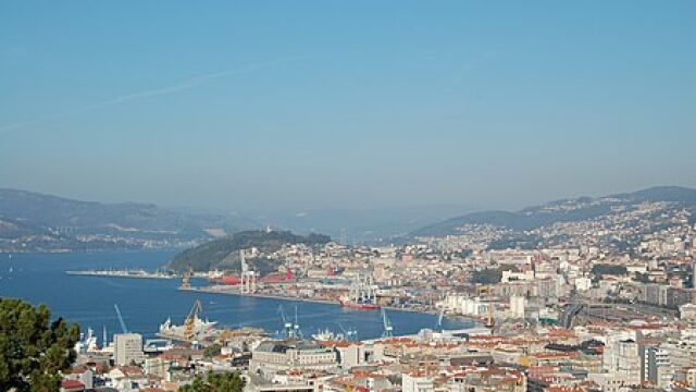 El centro de Vigo y la parte norte del puerto.