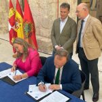 Firma del pacto entre PP y Vox para gobernar Burgos