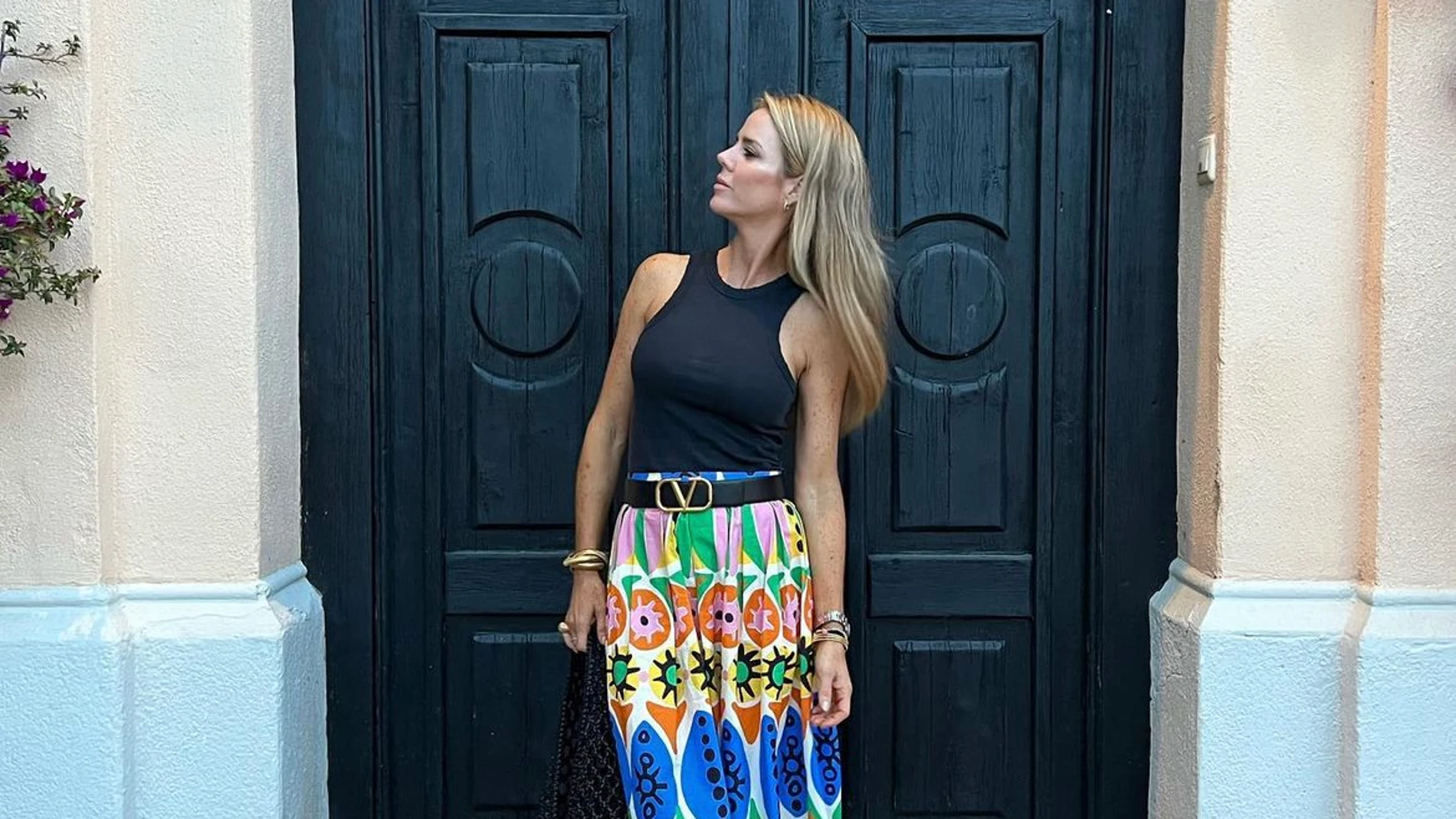 Amelia Bono sabe cómo llevar las faldas maxi que mejor sientan a las mujeres 40+