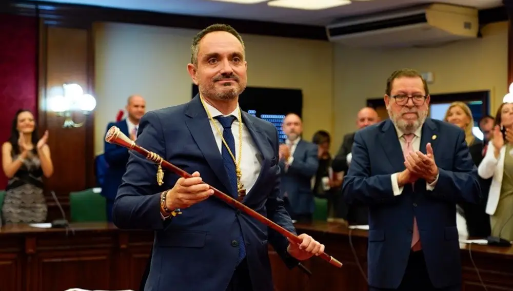 MADRID.-Móstoles.- Manuel Bautista (PP) se convierte en nuevo alcalde y el PP recupera la Alcaldía tras dos legislaturas