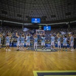 Los jugadores del Hereda Burgos celebran la victoria ante su afición