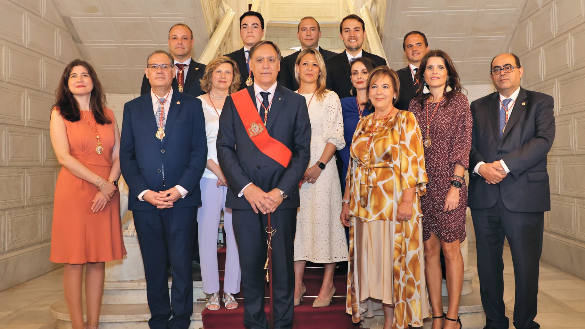 El alcalde de Salamanca, Carlos García Carbayo, junto a su equipo de gobierno