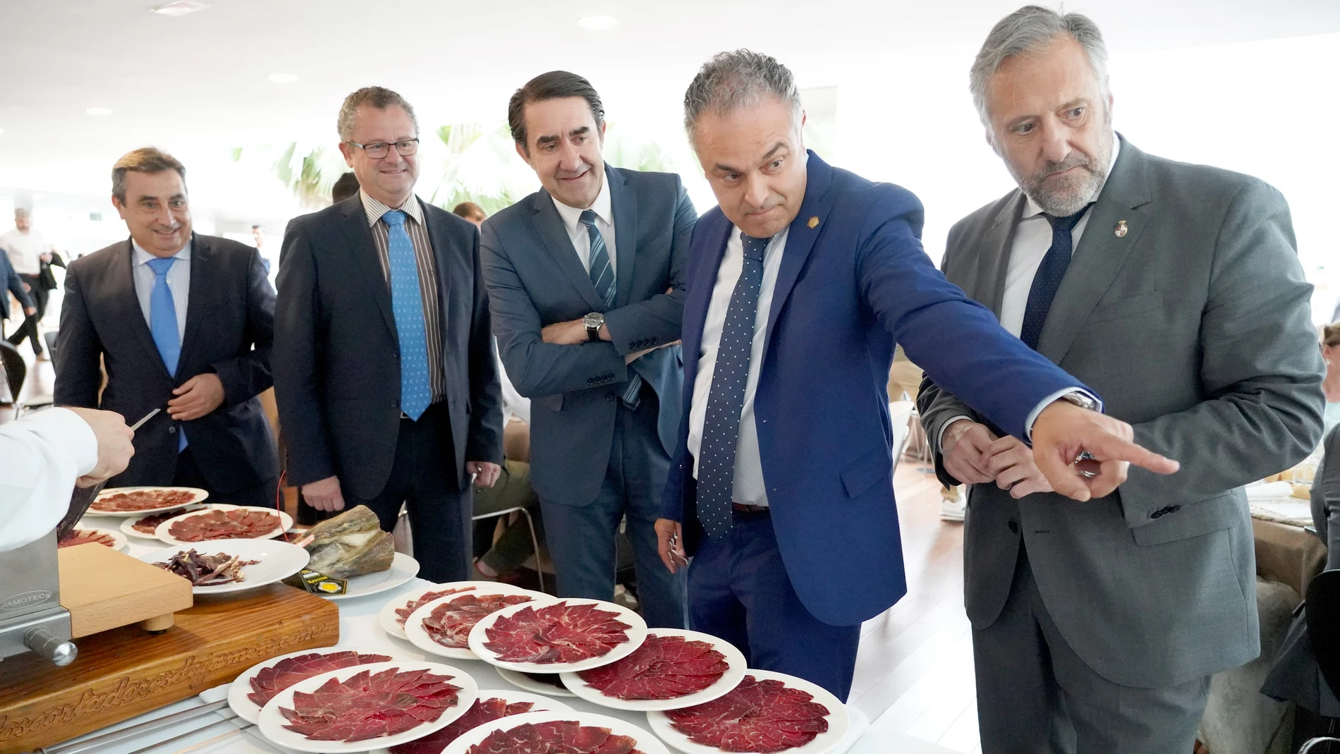 La IGP Cecina de León se promociona en Valladolid de la mano de seis chefs Michelin