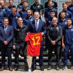 VÍDEO: Fútbol/Selección.- El Rey Felipe VI recibe a la selección española tras la conquista de la Liga de Naciones