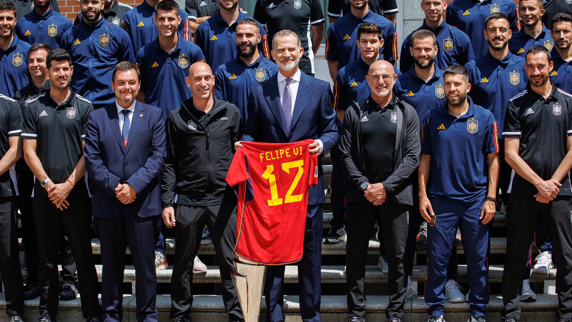 VÍDEO: Fútbol/Selección.- El Rey Felipe VI recibe a la selección española tras la conquista de la Liga de Naciones