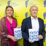 Luis Miralles y Guadalupe Ferrer, de Casa Caridad, tras presentar el balance de 2022