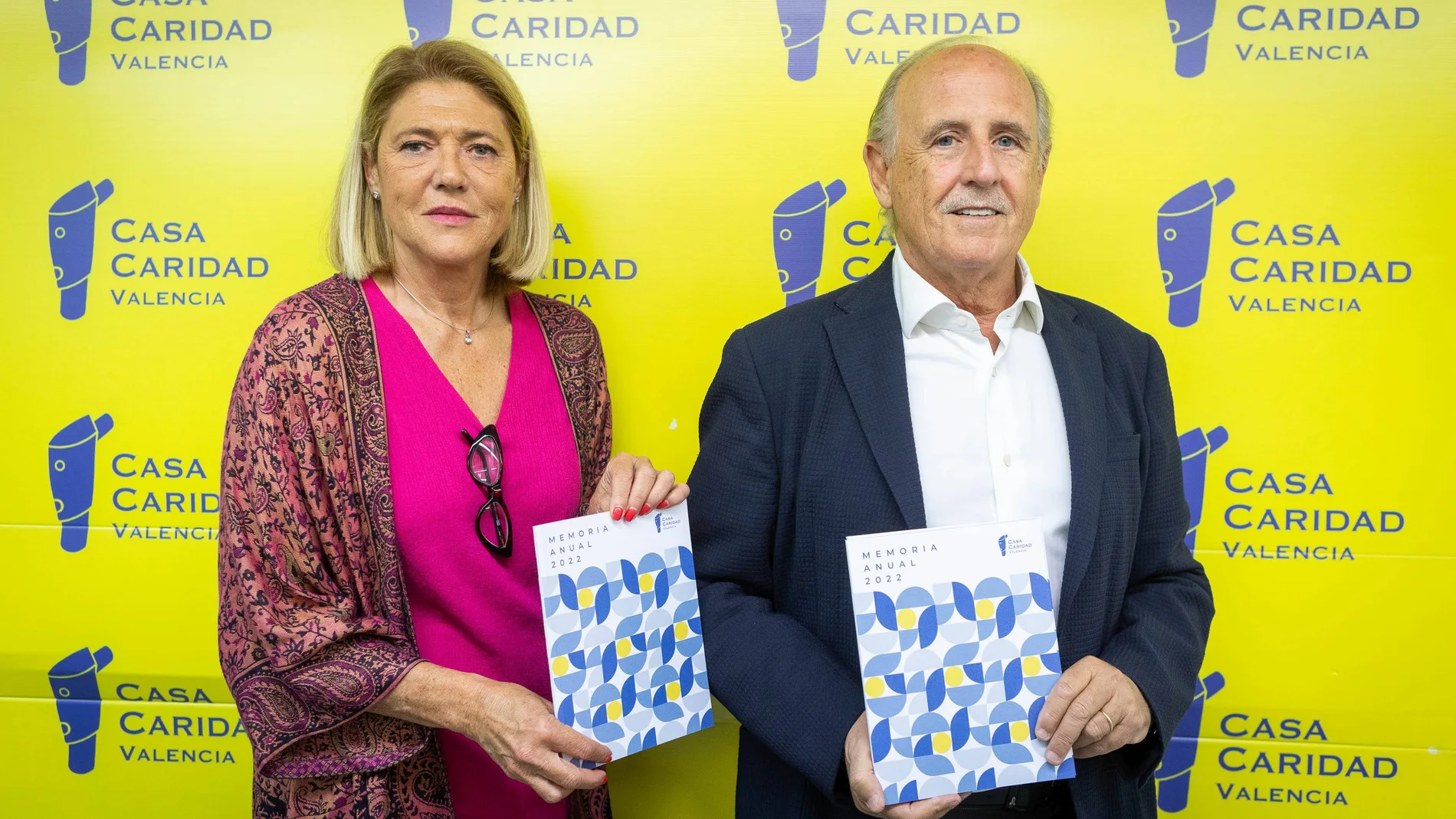 Luis Miralles y Guadalupe Ferrer, de Casa Caridad, tras presentar el balance de 2022