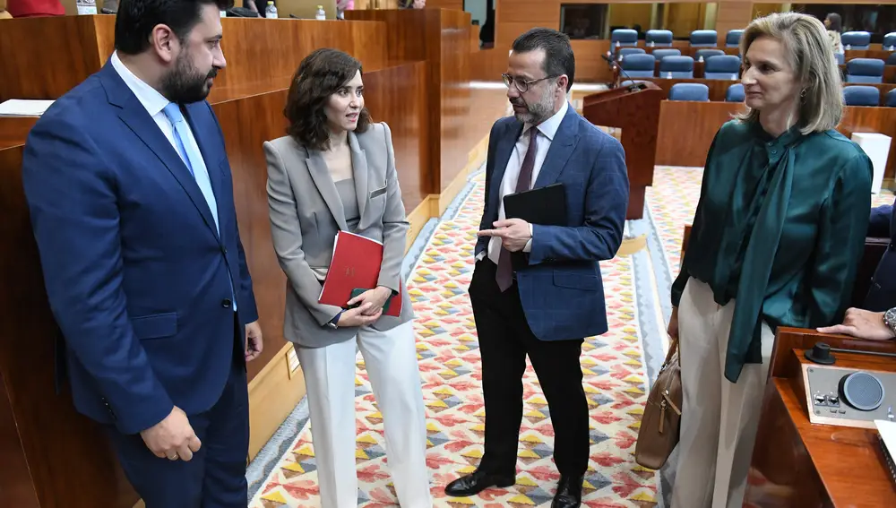Nos Acabamos De Enamorar De La Blazer Gris De Isabel D az Ayuso Que Es nos-acabamos-de-enamorar-de-la-blazer-gris-de-isabel-d-az-ayuso-que-es