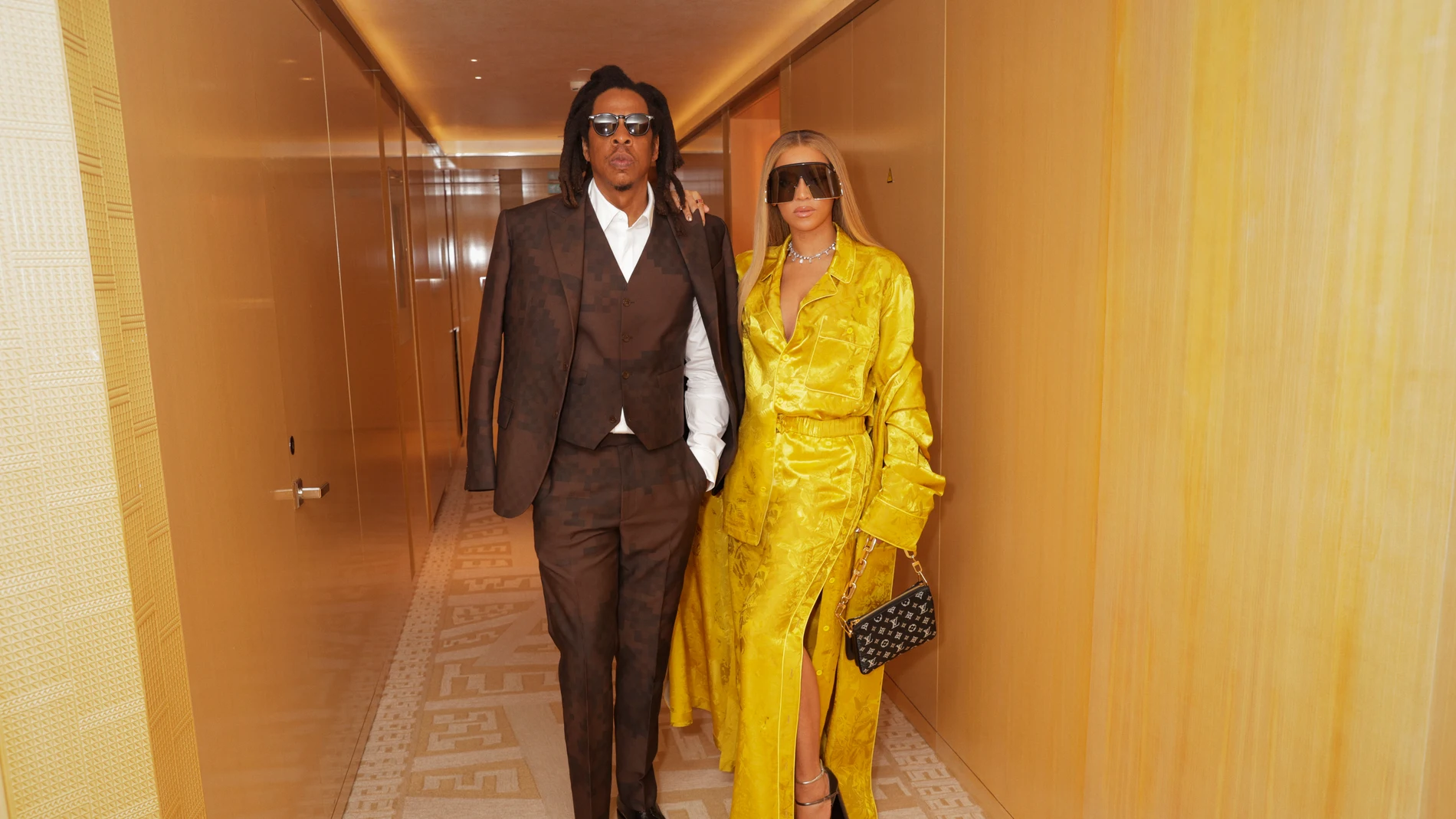 Jay-Z y Beyoncé en el desfile de Louis Vuitton.