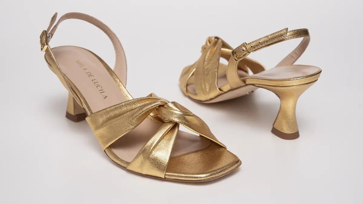 Sandalias doradas.