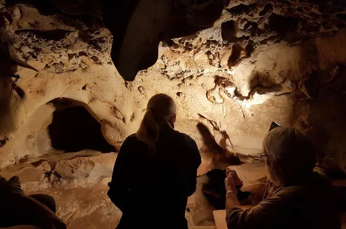 Encuentran la cueva decorada más antigua de Europa y es obra de neandertales