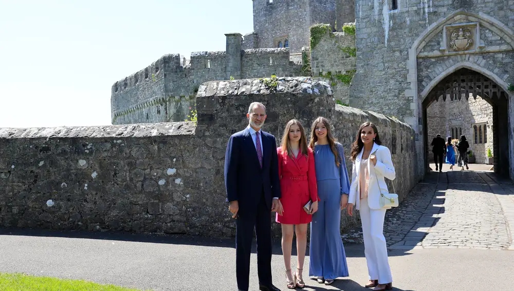 La princesa Leonor se gradúa en el internado de Gales junto a sus padres el rey Felipe VI, la reina Letizia y la infanta Sofía