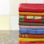Paños de cocina apilados