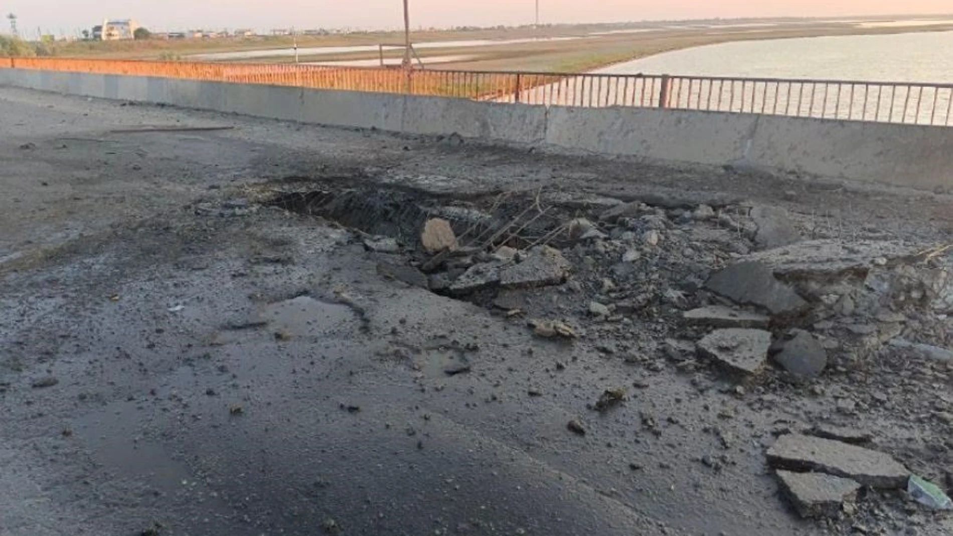 Ucrania.- Las autoridades prorrusas denuncian un ataque ucraniano contra el puente que une Jersón con Crimea